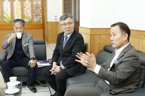 신안군, 시니어 의사와 함께 의료 동행 첫걸음..