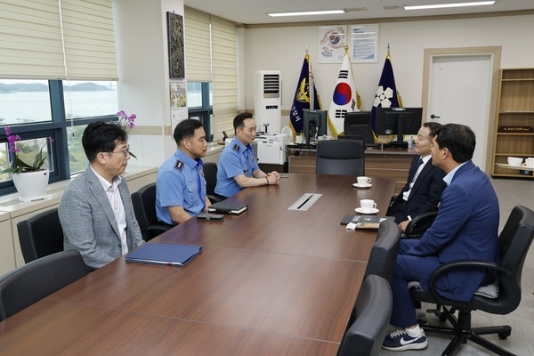 신안군, 추석 맞아 군·경·소방 등 유관기관 위문 방문..