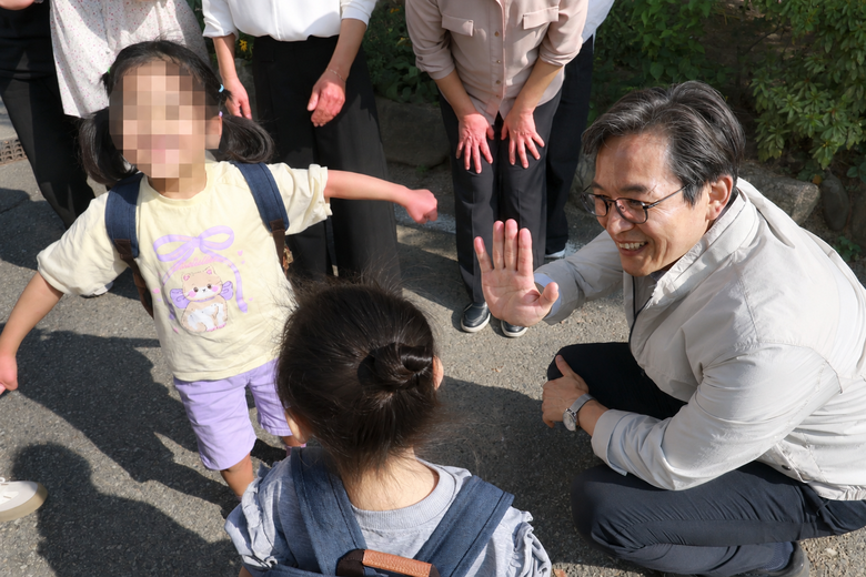 영암군, 추석 앞두고 사회복지시설 14곳 찾아 명절 인사 이미지 2