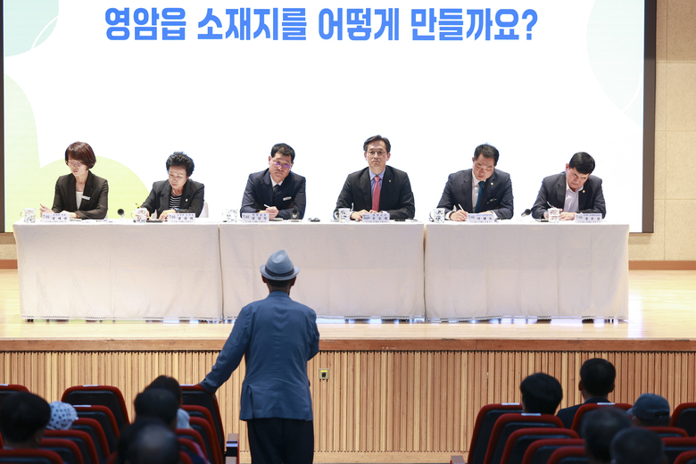 영암군 기본행복 주민과의 대화, 11개 읍·면 현안 놓고 해법 함께 찾았다 이미지 2