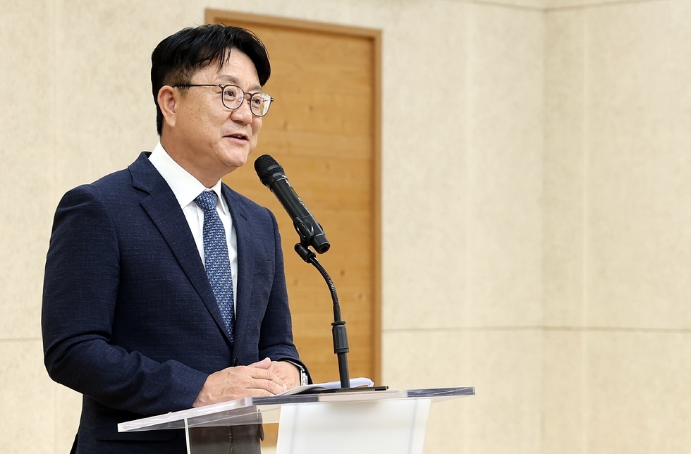 강진군 제33대 부군수에 강성일 부군수가 취임했다.