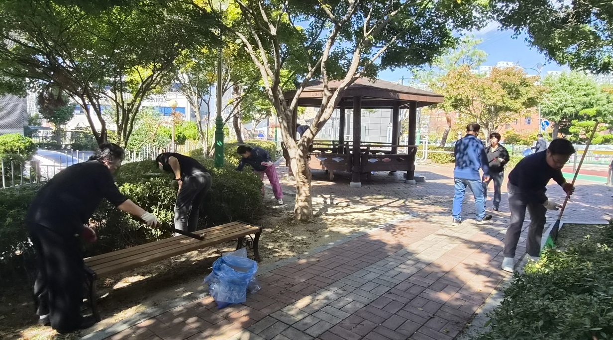 단풍 구경 오는 길, 더 깨끗하게… 정읍 내장상동 주민들 환경정비 (2)
