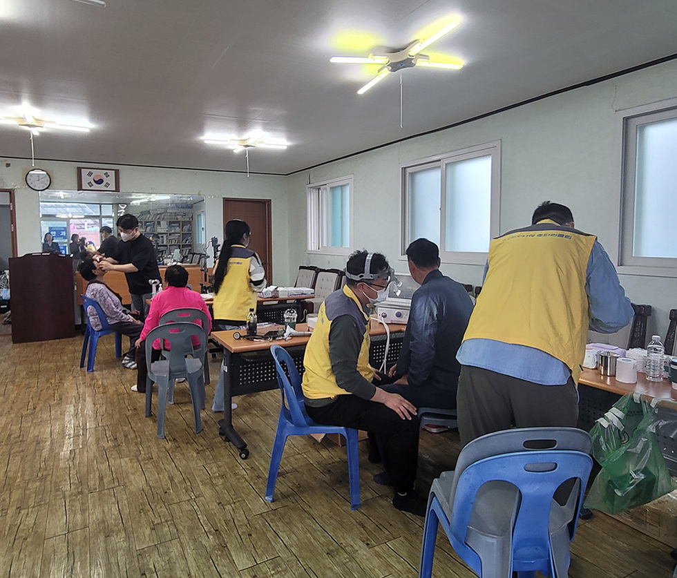 6-2 여수사랑로타리클럽, 돌산 죽포마을서 의료·재능나눔 봉사 펼쳐.jpg