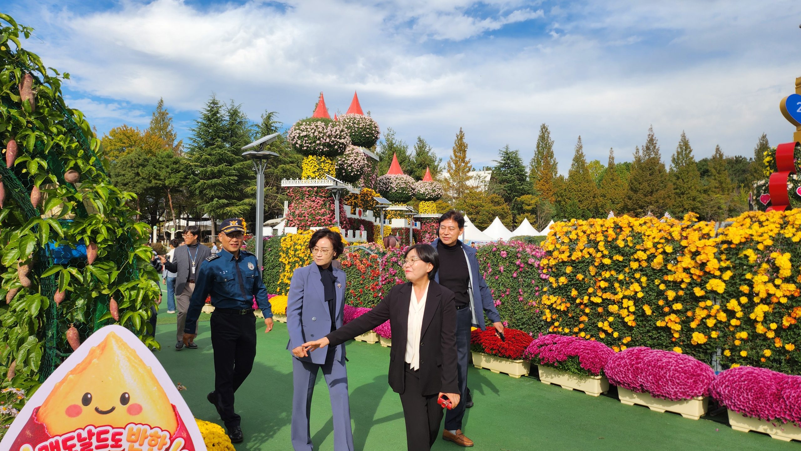 전북자치경찰위, 익산 국화축제 안전점검·치안정책 홍보 이미지(3)