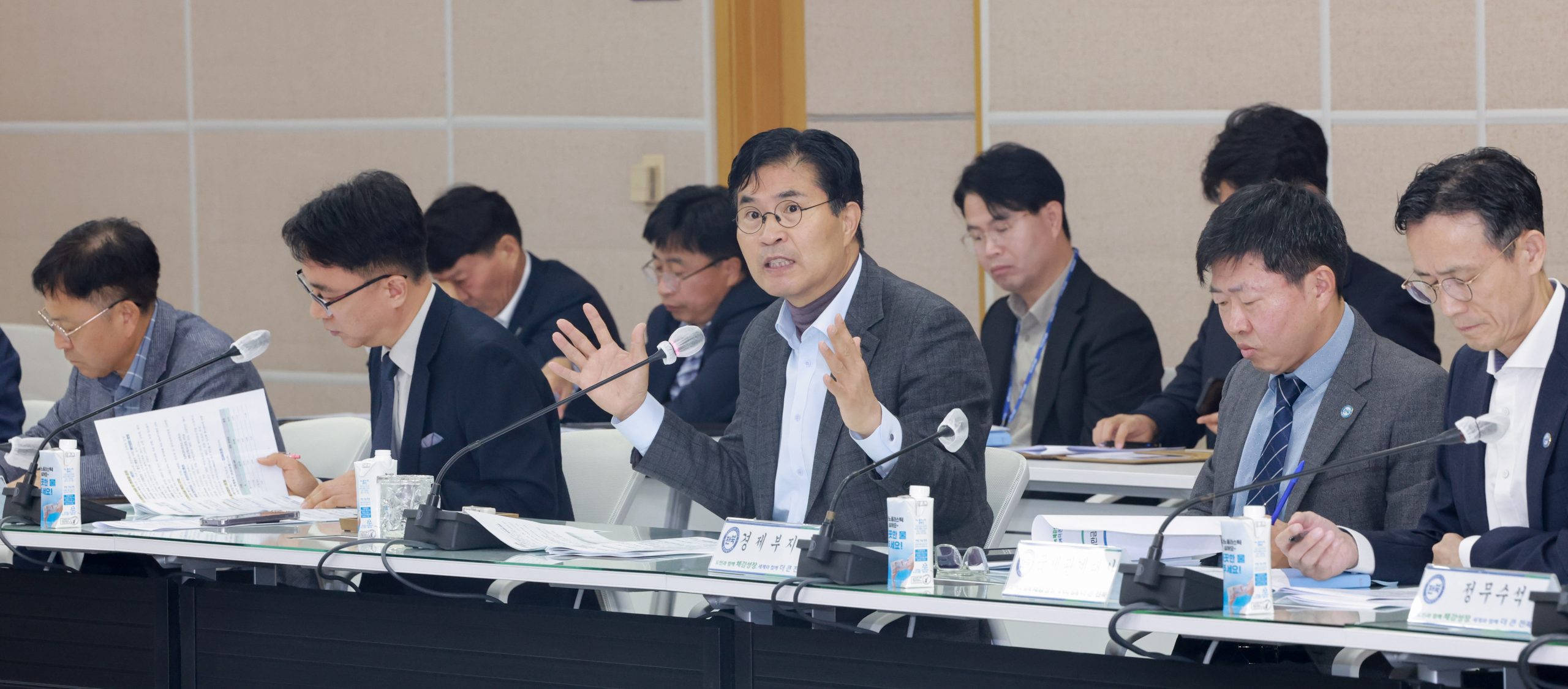 이원택 지사, 도민 체감 민생 안정 최우선… 간부가 앞장서는 책임 행정과 소통 당부 이미지(2)