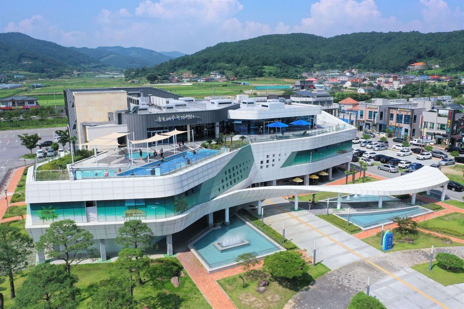 2026.10.19.1-7.보성군, 숲길·차향·바다를 잇는 ‘가을 치유 여행’ 떠나요_보성군 율포해수녹차센터 전경.jpg