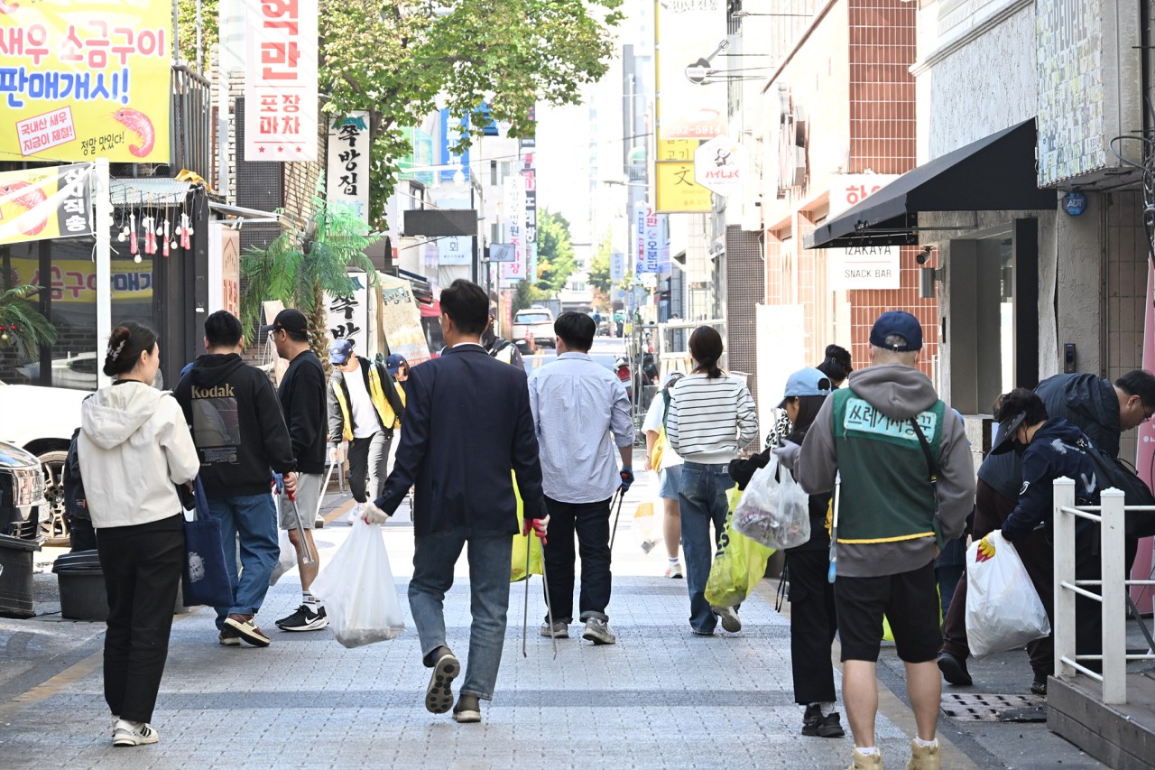 대전 중구, 주민과 함께 ‘우리동네 새단장’... 원도심 플로깅 실시