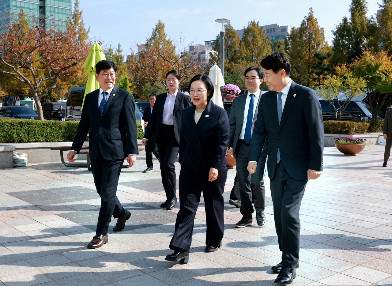 한성숙 국무총리, 대전 서구 찾아 통합돌봄 사업 현장 점검