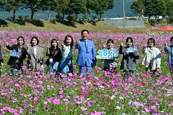 [포토] 장성군 “최고의 황룡강 가을꽃축제 선사” 이미지 3