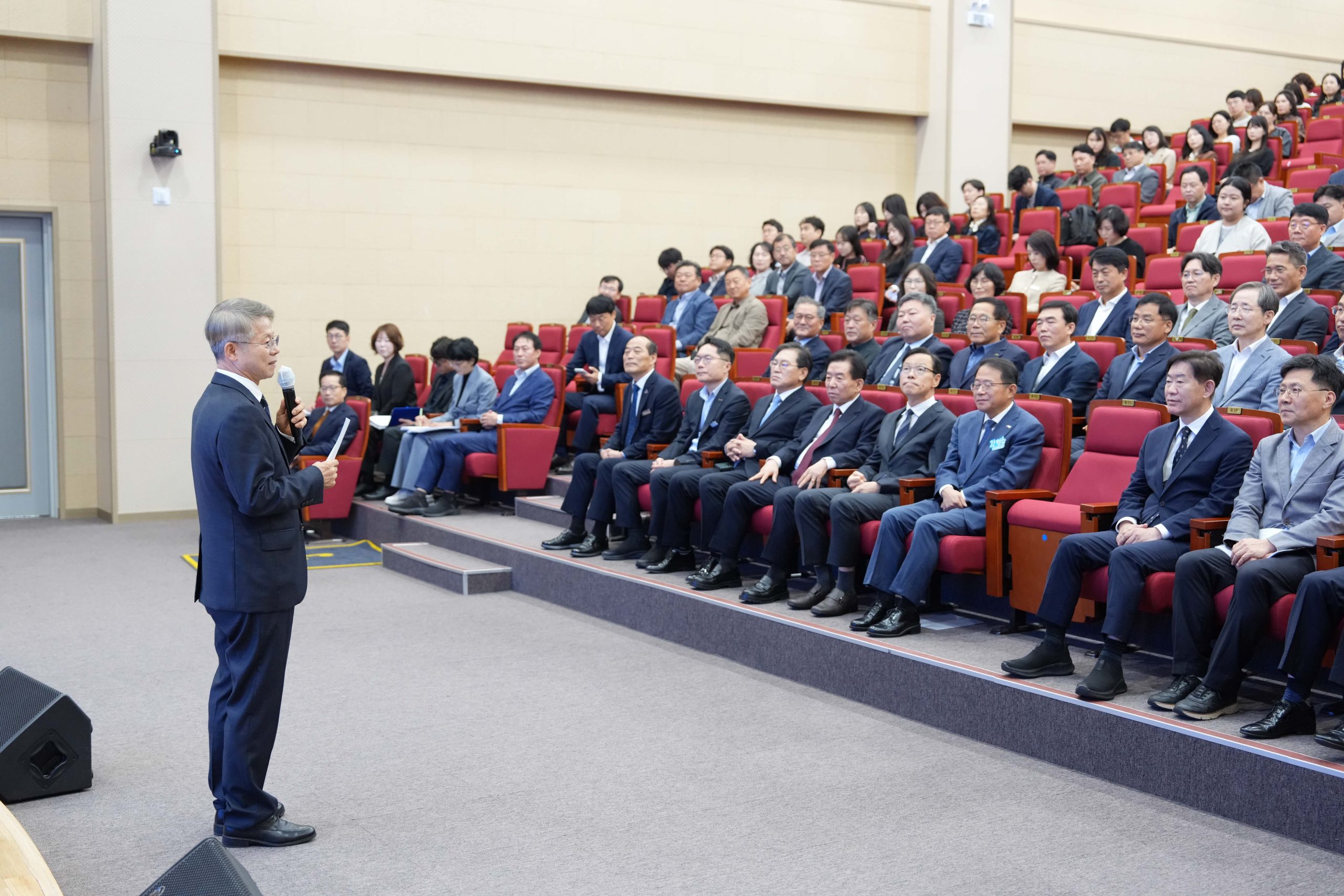 전남광주통합특별시 강명수 초대 산업경제부시장, 산업 대전환 주력