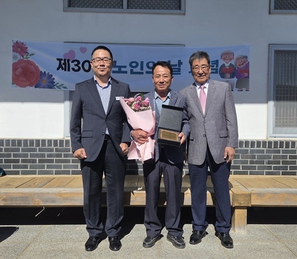 신안군, 제30회 노인의 날 기념행사 성료..