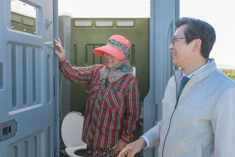 ‘들녘 화장실’에 영암 여성농업인들 활짝 웃었다 이미지 2